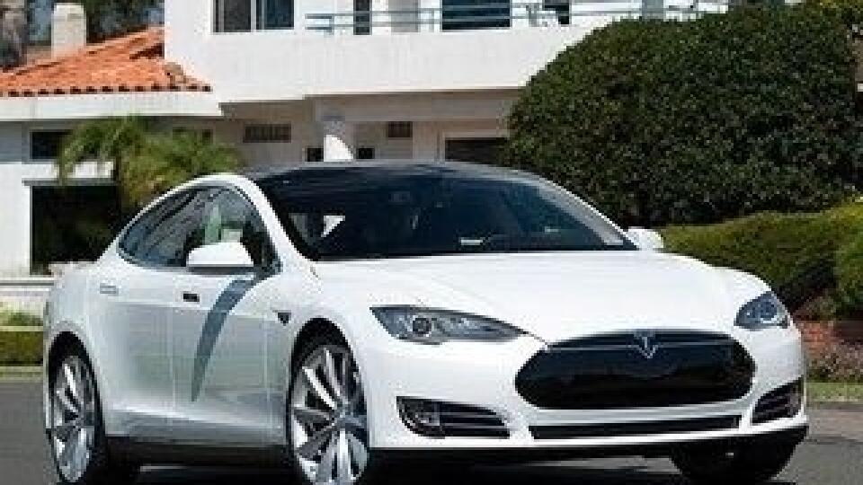 ikona top Automobily Tesla budú jazdiť úplne