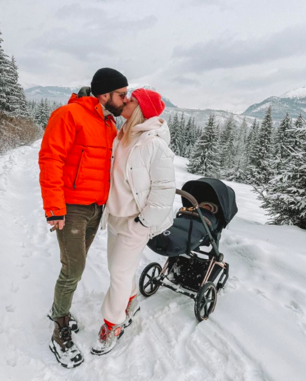 Prekrásne prostredie si užili romantickou prechádzkou.