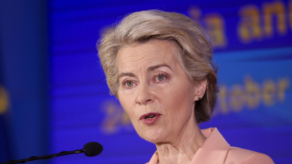 KK28 Sarajevo - Predsedníčka Európskej komisie Ursula von der Leyenová hovorí počas tlačovej konferencie s predsedníčkou Rady ministrov Bosny a Hercegoviny Borjanou Krištovou v Sarajeve 25. októbra 2024. FOTO TASR/AP
European Commission President Ursula von der Leyen speaks during a joint news conference with the President of the Council of Ministers of Bosnia and Herzegovina Borjana Kristo in Sarajevo, Bosnia, Friday, Oct. 25, 2024. (AP Photo/Armin Durgut)