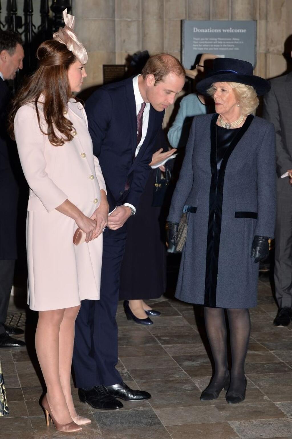 Princ William s Kate sa pozdravili aj s Camillou.