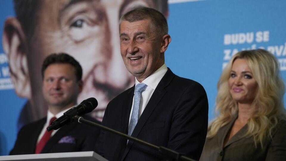 Český premiér a líder kandidátky hnutia ANO Andrej Babiš hovorí počas tlačovej konferencie po parlamentných voľbách 9. októbra 2021 v Prahe.