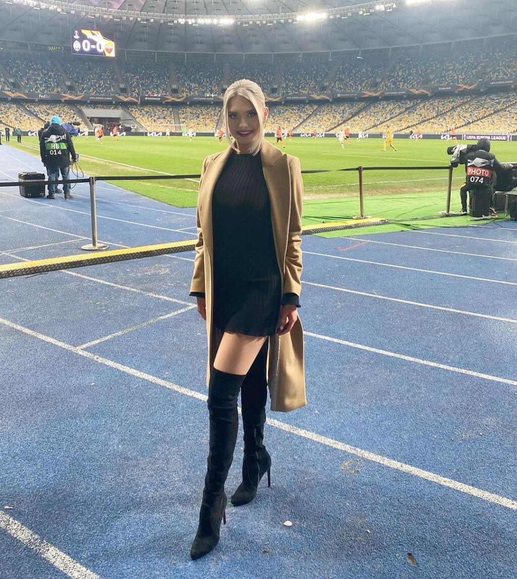 krajinský futbalový tím Šachtar Doneck má vo svojich štruktúrach moderátorku klubovej televízie Olgu Kalenchukovú, ktorú prezývajú aj „ukrajinská Dilete Leotta“.