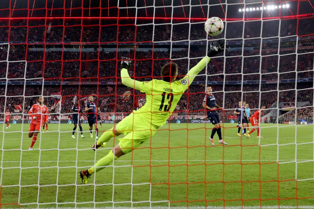 Marián Tvrdoň v zápase proti Bayernu Mníchov.