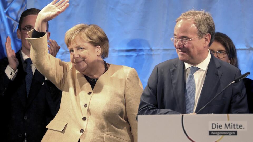 JB 2 Stralsund - Kandidát konzervatívneho bloku CDU/CSU na post nového nemeckého kancelára, predseda nemeckej Kresťanskodemokratickej únie (CDU) a premiér spolkovej krajiny Severné Porýnie-Vestfálsko Armin Laschet (vpravo) a nemecká kancelárka Angela Merkelová počas spoločnej predvolebnej kampane v nemeckom meste Stralsund 21. septembra 2021. Parlamentné voľby v Nemecku sa uskutočnia v nedeľu 26. septembra. FOTO TASR/AP
Armin Laschet, chairman of the German Christian Democratic Union (CDU) and