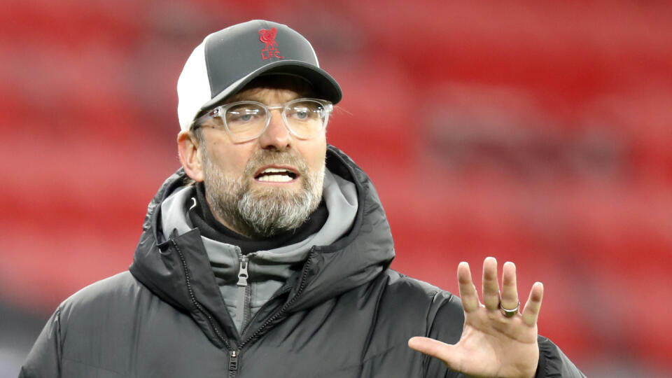 WA 47 Budapešť - Tréner Liverpoolu Jürgen Klopp gestikuluje v 1. zápase osemfinále Ligy majstrov RB Lipsko - FC Liverpool v Budapešti v utorok 16. februára 2021. Európska futbalová únia (UEFA) vybrala Budapešť ako