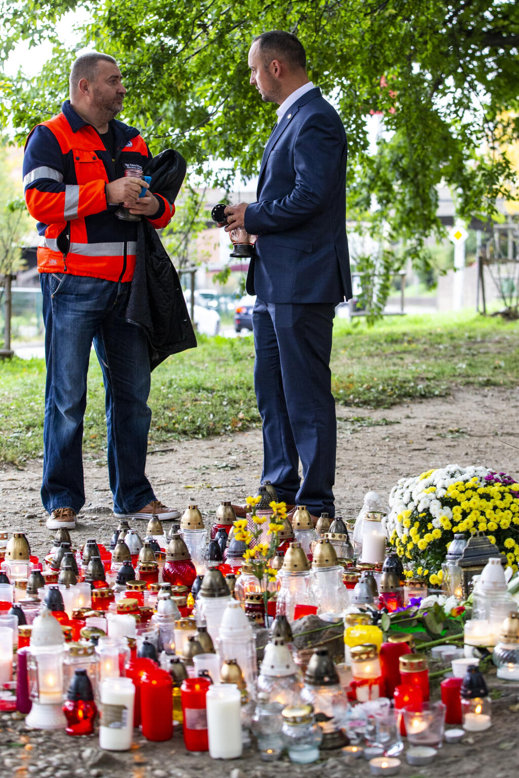 Pamiatku zosnulých si uctili aj priamo na zastávke Zochova