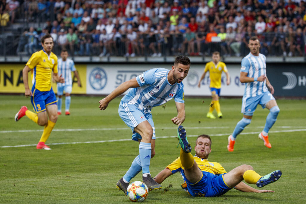 Na snímke Andraž Šporar a Patrik Jacko počas zápasu 1.kola Fortuna Ligy medzi nováčikom FK Pohronie a úradujúcim majstrom ŠK Slovan Bratislava.