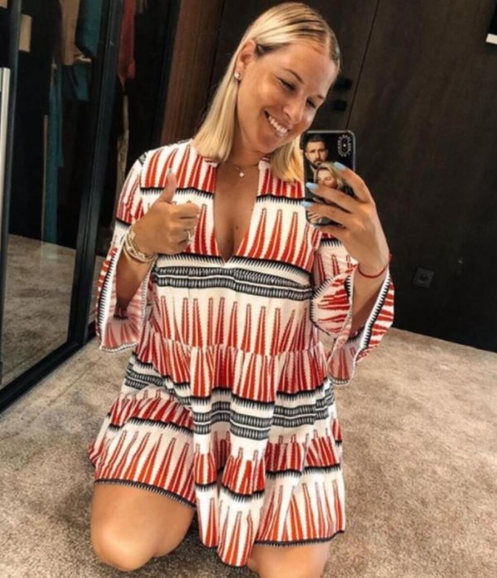 Dominika Cibulková zverejňuje z bratislavského bytu plno selfiečok a iných snímok.