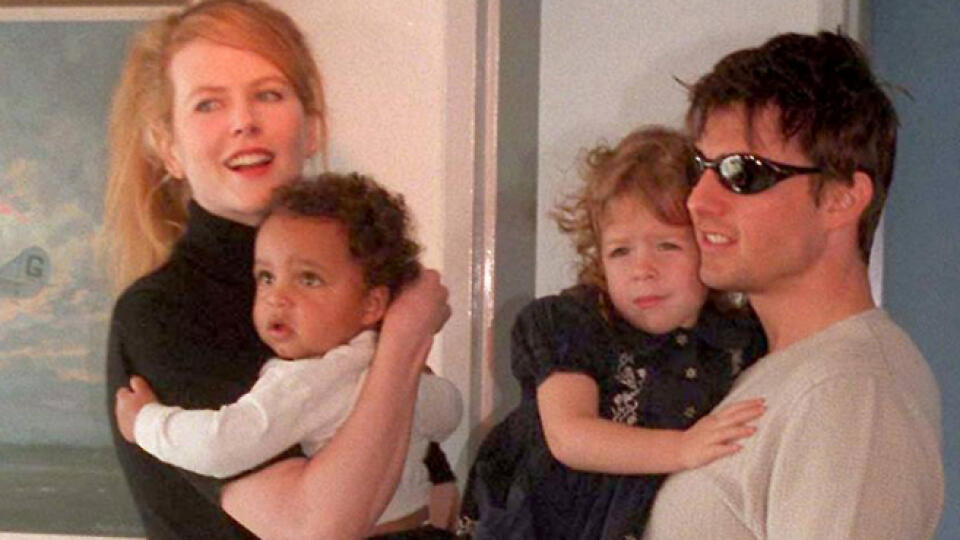 Nicole Kidman a Tom Cruise s adoptívnymi deťmi Connorom a Isabellou na archívnej fotografii z roku 1996