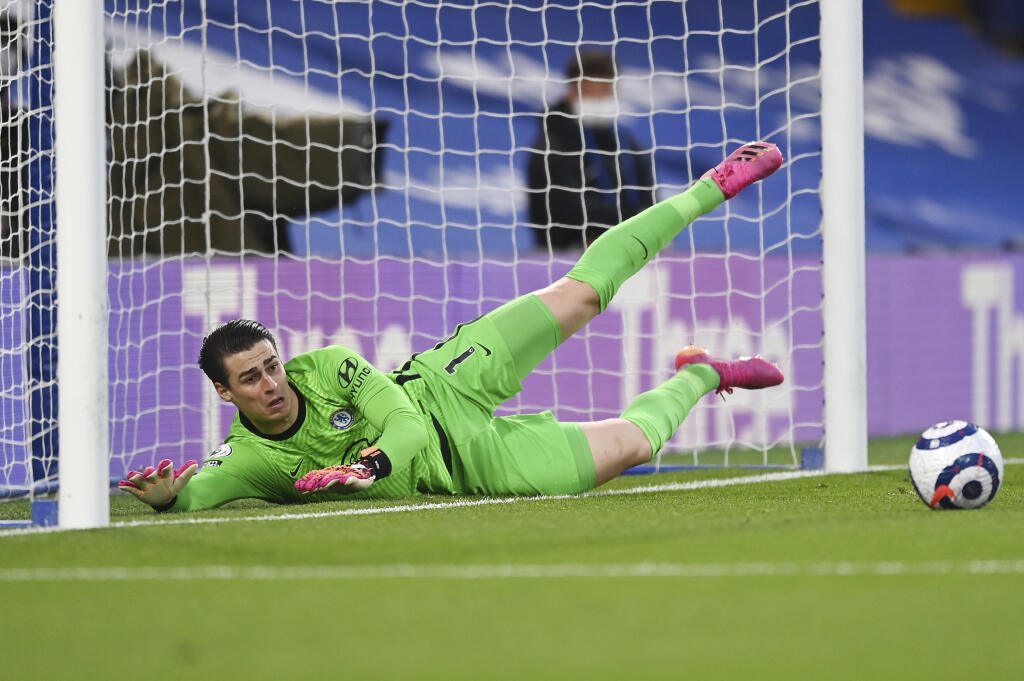 Kepa Arrizabalaga ešte stihol vytlačiť zlú rozohrávku Jorginha na bránkovej čiare, no na strelu Emila Smitha Rowea nemal nárok.