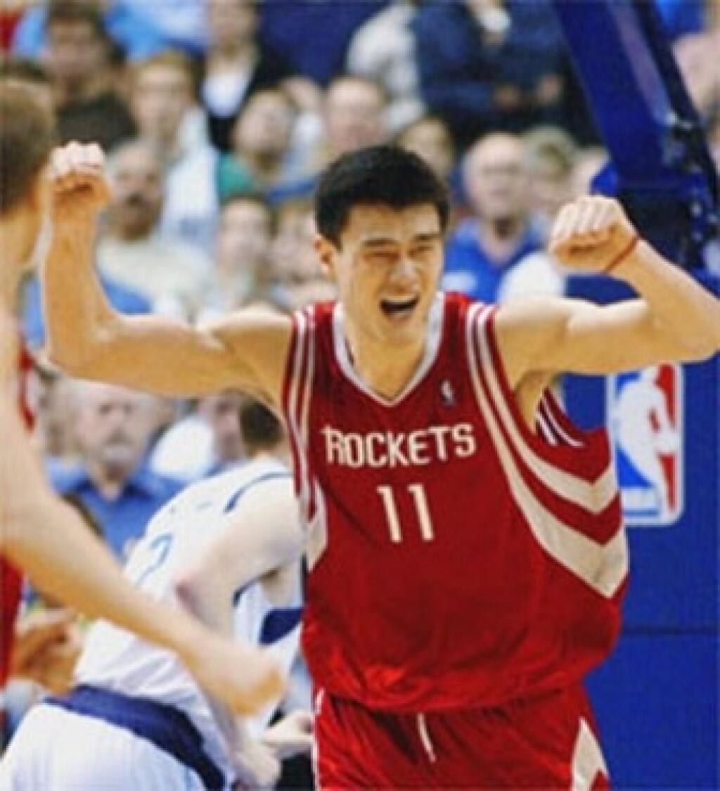 Jao Ming prežil v NBA deväť rokov kariéry.