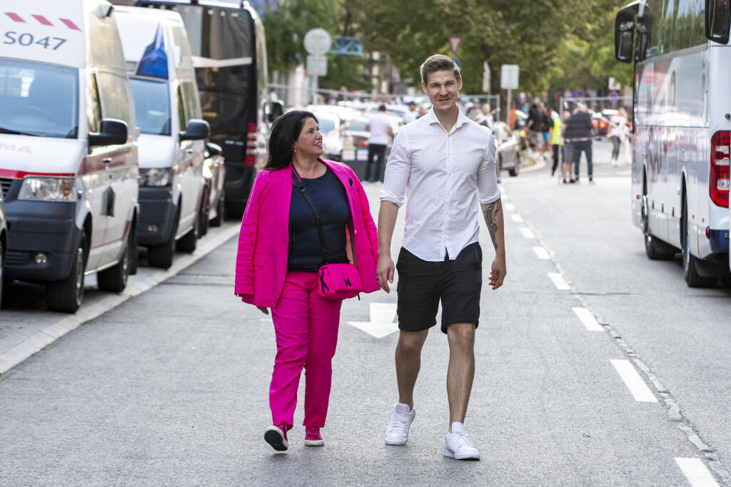 Malachovská však neprišla s manželom, ale gardé jej robil zať, bývalý volejbalista Adam Kocian.