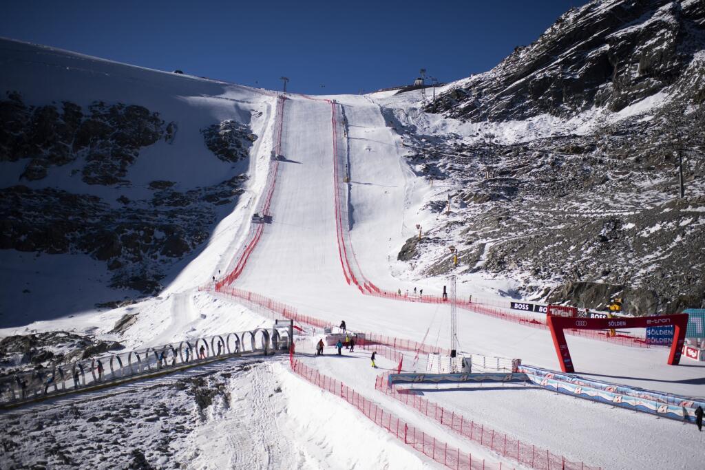 JB 14 Sölden - Cieľ počas prvého tréningu pred začiatkom sezóny Svetového pohára 2021/2022 v alpskom lyžovaní v rakúskom lyžiarskom stredisku Sölden 22. októbra 2021. Sezóna Svetového pohára 2021/2022 v alpskom lyžovaní odštartuje počas najbližšieho víkendu aj v znamení návratu divákov. Stále však platia viaceré opatrenia v súvislosti s pandémiou koronavírusu, ktoré sa líšia dejisko od dejiska. Zo športovej stránky sa o návrat na najvyššie priečky pokúsi Američanka Mikaela Shiffrinová a Slovenka