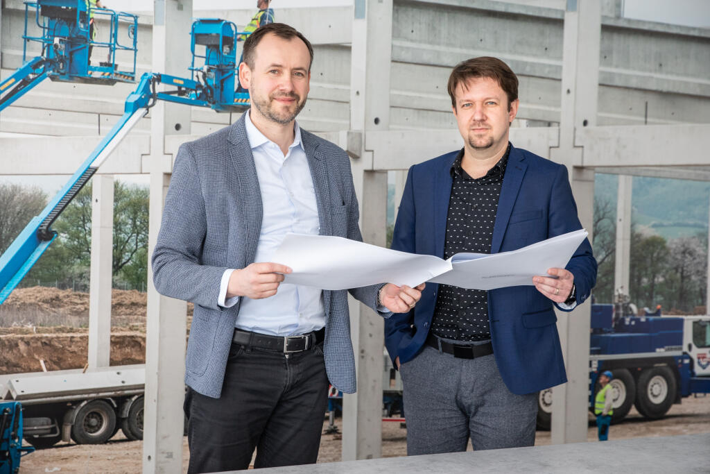 PREFA Sučany - výrobca prefabrikátov
Ing. Milan Duhár, výkonný riaditeľ spoločnosti PREFA invest, a.s.
Ing. Martin Fenčák - konateľ spoločnosti Peikko, ktorá spolupracuje s Prefa