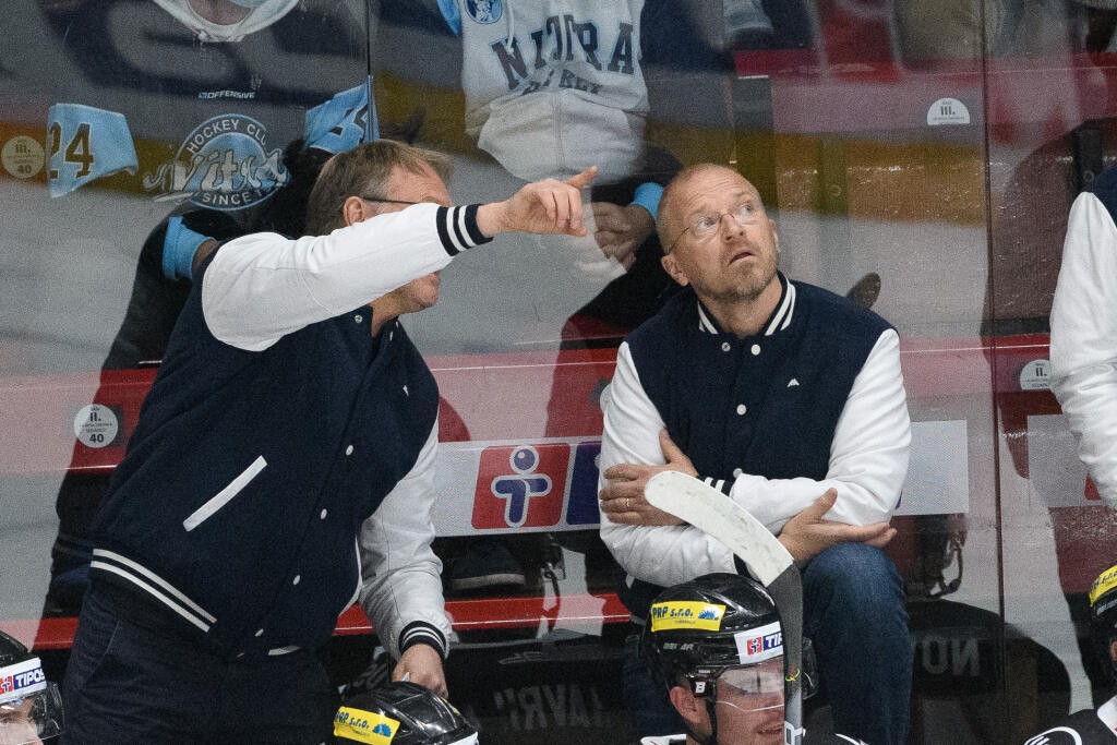 Na snímke vpravo tréner HC Košice Kalle Kaskinen v zápase 1. kola hokejovej Tipos extraligy medzi HK Nitra a HC Košice 24. septembra 2021 v Nitre. FOTO TASR - Henrich Mišovič