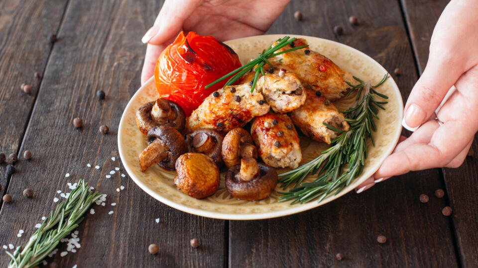 Waiter,Serving,A,Shish,Kebab,With,Tomato,And,Mushrooms.,Chief