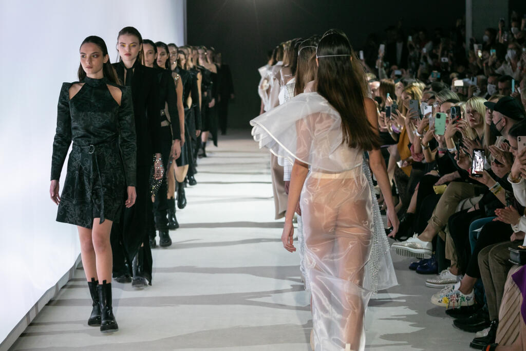Kolekcia Narcissus dizajnéra Borisa Hanečku na Fashion LIVE! 2021.