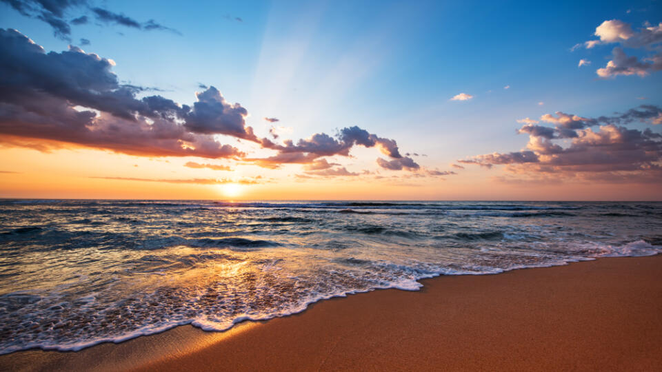 Colorful,Ocean,Beach,Sunrise.