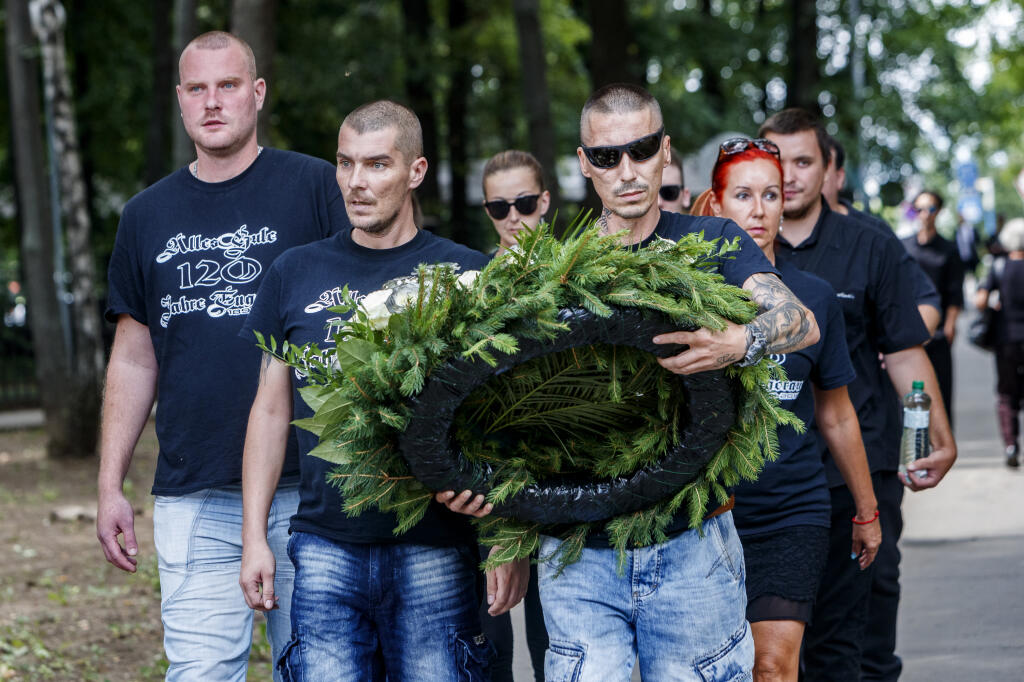 Posledná rozlúčka s Jurajom Halenárom.