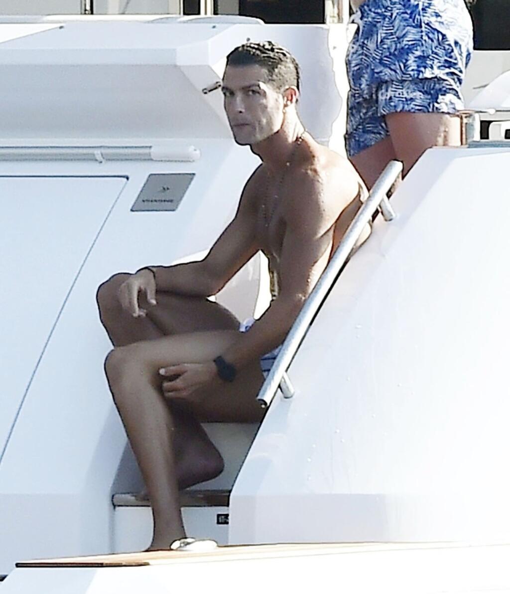 Cristiano Ronaldo si vybehol po ťažkom zápase oddýchnuť na jachtu.