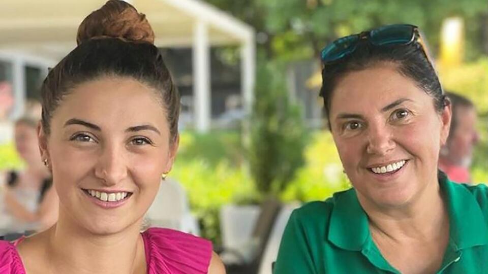 V SPOLOČNOSTI
Malachovská s dcérou Kristínou
na obede v meste. Kristína
oslavovala 27. narodeniny.