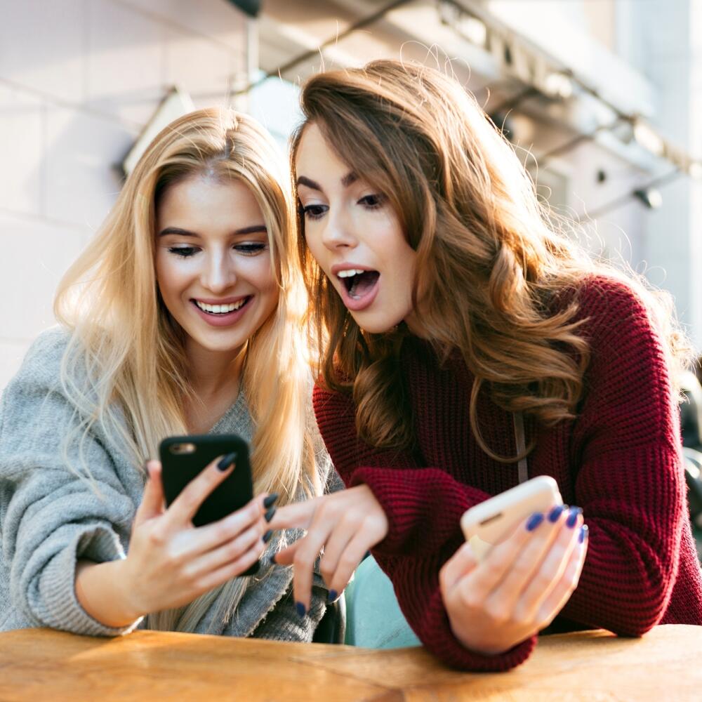 Viete, že 65 % Slovákov vlastní smartfón? Okrem hovorov a surfovania po internete ho čoraz častejšie využívajú na nakupovanie v e-shopoch.