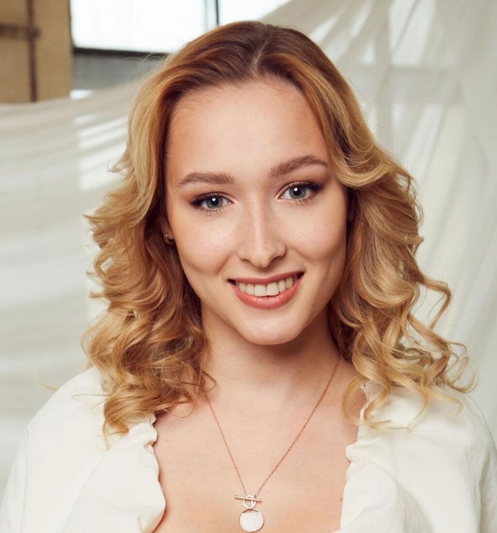 Kelly Collins: Vychádzajúca hviezda, ktorú musíte spoznať