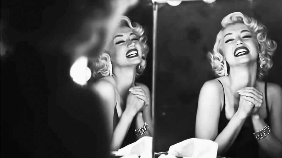 V šoubiznisových kuloároch sa hovorí, že Ana de Armas je Marilyniným dokonalým klonom a na túto úlohu nemohli nájsť lepšiu kandidátku.
