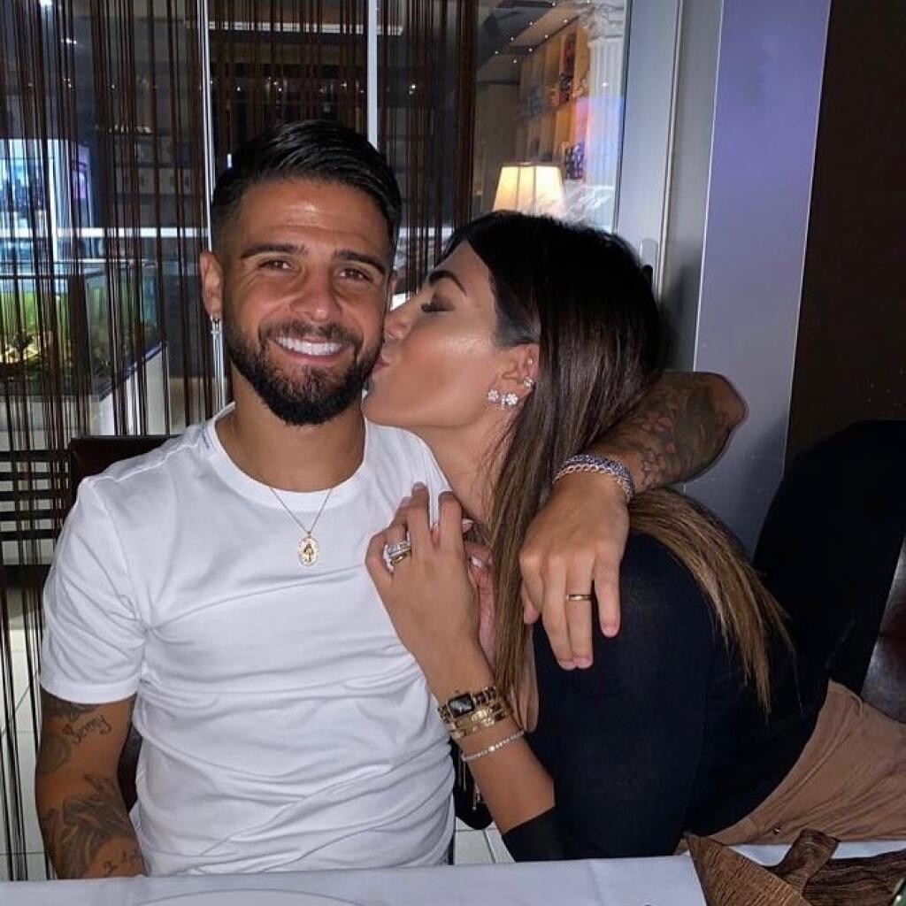 Jenny Insigne podporuje svojho manžela pri každej príležitosti.