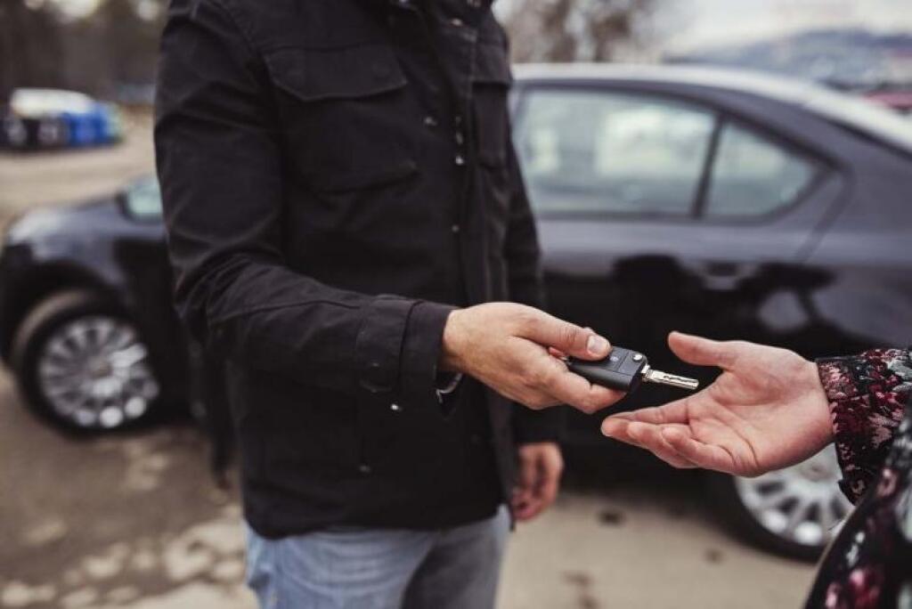 Prvá carsharingová firma v Bratislave. Kto nepoužíva vlastné auto, požičia ho