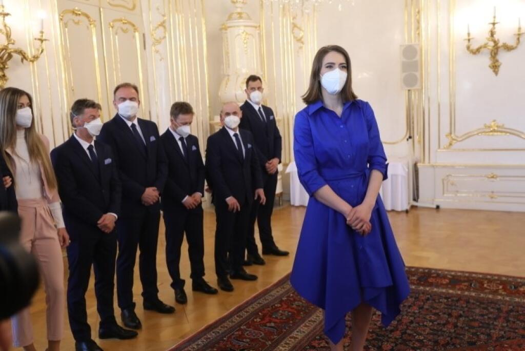 Lyžiarka Petra Vlhová a ej tím na prijatí u prezidentky SR Zuzany Čaputovej.