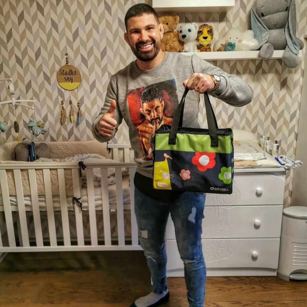 Attila Végh s manželkou Natáliou často odhalia Slovákom zábery zo súkromia a z bývania a ukazujú, ako a kde vychovávajú malého Attilku.