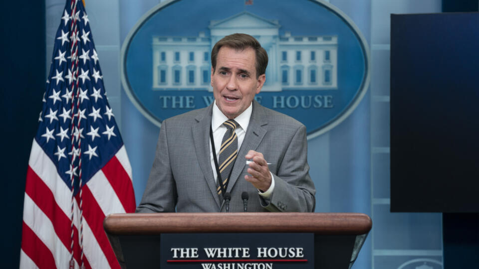 PK 39 Washington - Hovorca americkej Rady pre národnú bezpečnosť John Kirby odpovedá na otázky novinárov počas tlačovej konferencie v Bielom dome vo Washingtone 1. augusta 2022. Spojené štáty oznámili v pondelok novú dodávku zbraní pre Ukrajinu. Jej súčasťou bude munícia pre salvové raketomety a delostrelecké zbrane. FOTO TASR/AP
National Security Council spokesman John Kirby speaks during a briefing at the White House, Monday, Aug. 1, 2022, in Washington. (AP Photo/Evan Vucci)
