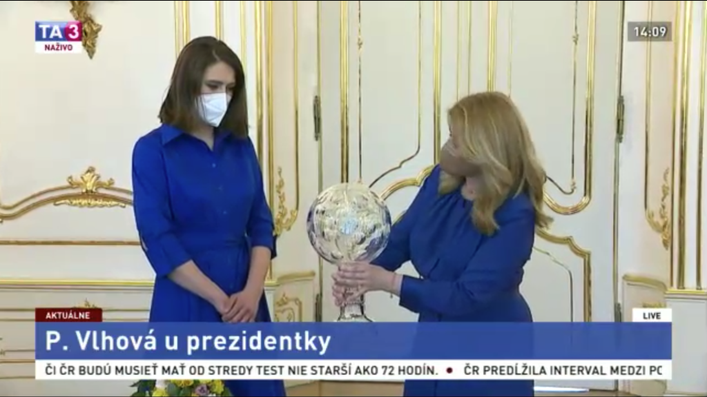 Lyžiarka Petra Vlhová spolu s tímom u prezidentky Zuzany Čaputovej.