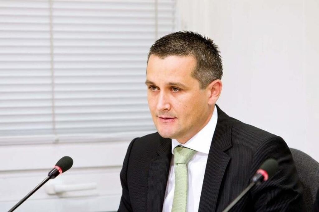 Verejné súťaže na dedinách sa zvrhli na divadlo