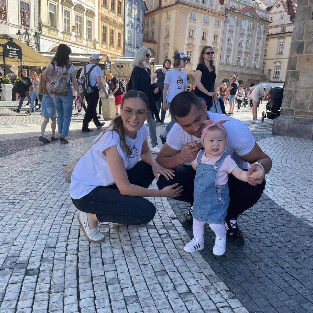 šťastná rodinka pokope
