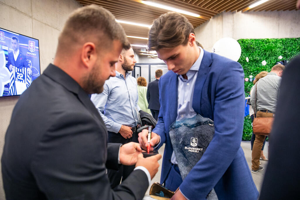 O podpis či fotografiu draftovej jednotky NHL je obrovský záujem.