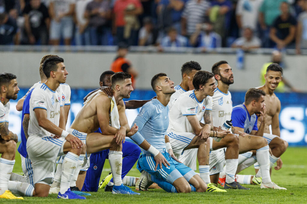 Futbalisti Slovana sa tak budú musieť zaobísť bez podpory fanúšikov a spoliehať sa naopak musia iba na svoje schopnosti.