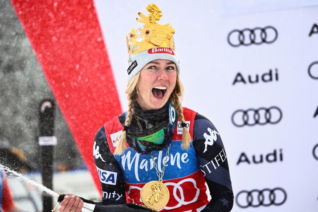 Mikaela Siffrinová na oslavu spustila poriadnu sprchu šampanským.h