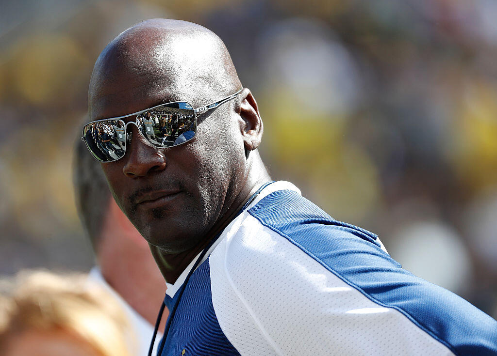 Michael Jordan si vyše miliardový majetok užíva.
