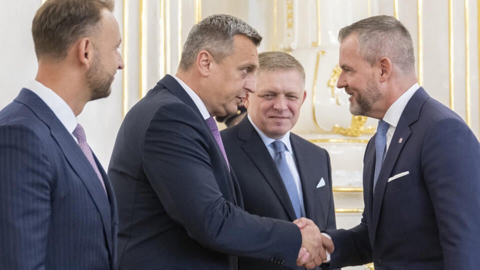 Na snímke sprava prezident SR Peter Pellegrini, predseda vlády SR Robert Fico (Smer-SD), podpredseda parlamentu SR Andrej Danko (SNS) a minister vnútra SR Matúš Šutaj-Eštok (Hlas - SD). Prezident SR Peter Pellegrini pozval na spoločný obed predsedov koaličných strán v prezidentskom paláci v Bratislave 12. septembra 2024. FOTO TASR - Martin Baumann