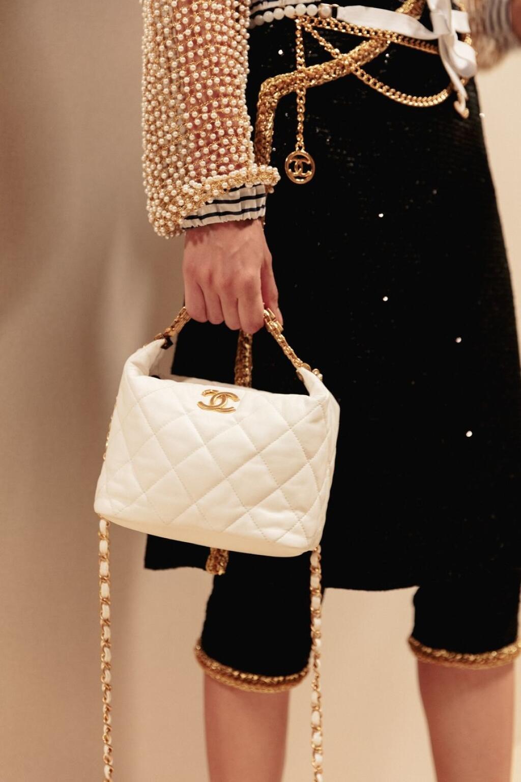Kabelka a opasok z letnej ready-to-wear kolekcie značky Chanel