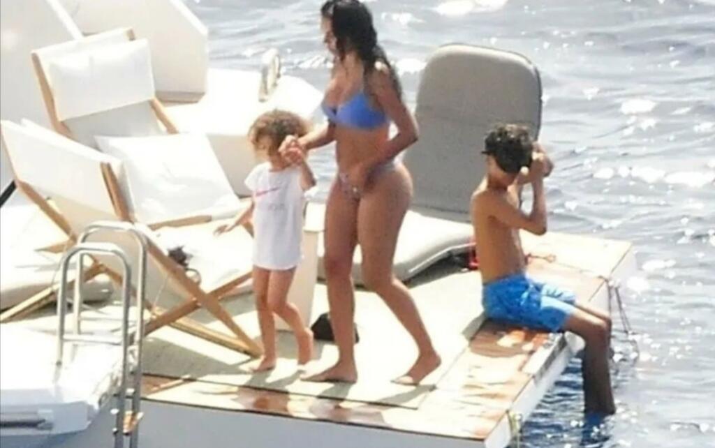 Georgina sa stará aj o nevlastné deti, ktoré si do ich vzťahu priviedol Ronaldo.