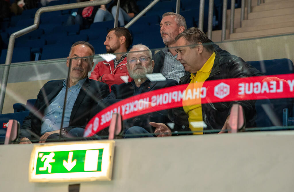 Duel sledoval aj bývalý prezident Ivan Gašparovič v spoločnosti Igora Nemečka a Dáriusa Rusnáka.