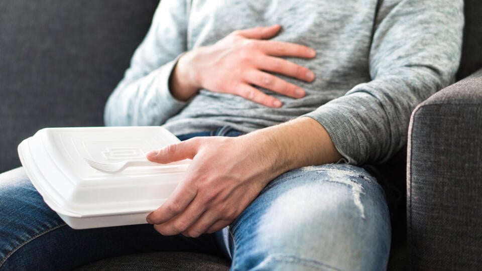 Rovnaké nepríjemnosti ako žlčník môže spôsobiť zápal žalúdočnej sliznice vyvolaný Helicobacterom pylori alebo zápal na dvanástniku.