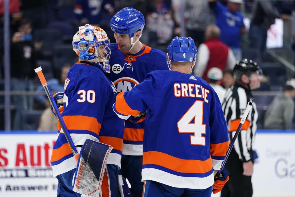 Zdeno Chára pred niekoľkými dňami či dokonca hodinami šokoval informáciou, že ukončuje svoju 25-ročnú kariéru v NHL. Opäť sme tak prišli o najlepšieho hokejistu na Slovensku.