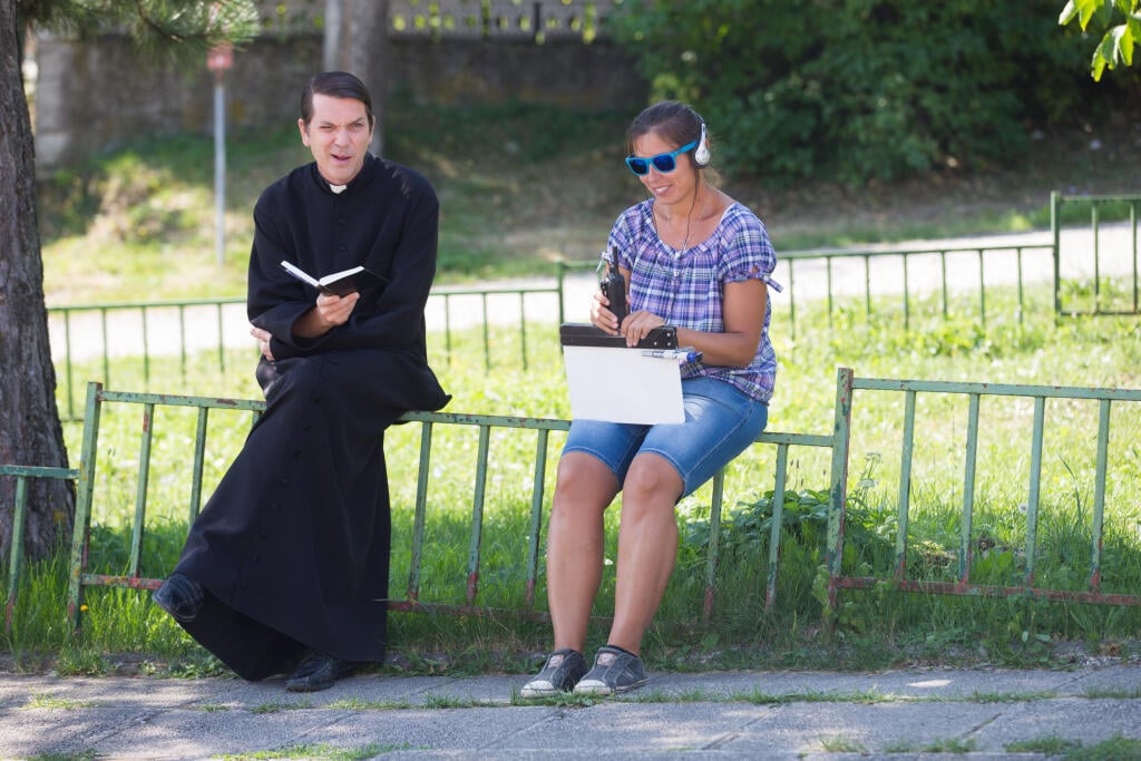 Natáčanie komediálneho seriálu Horná Dolná. Na snímke Marek Majeský.