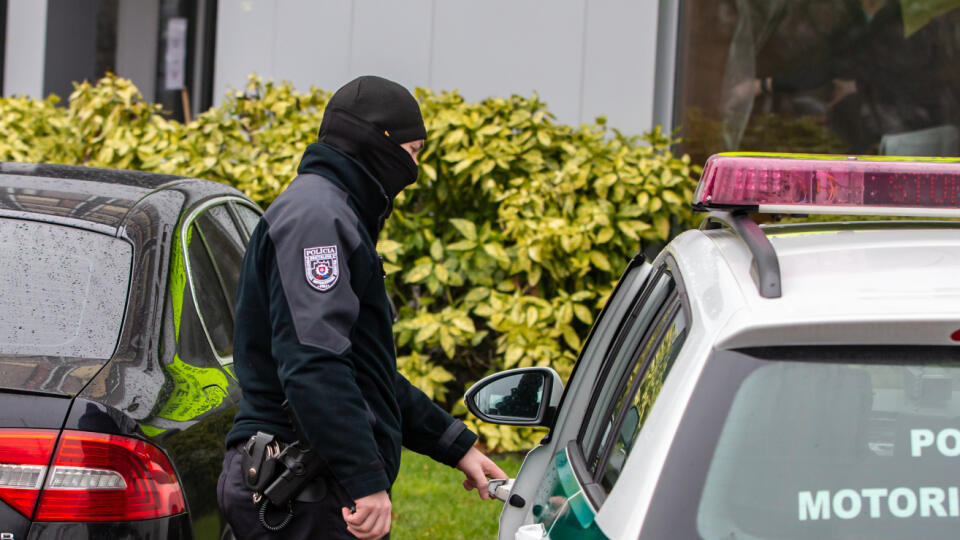 Na snímke je Polícia v hoteli Aston.