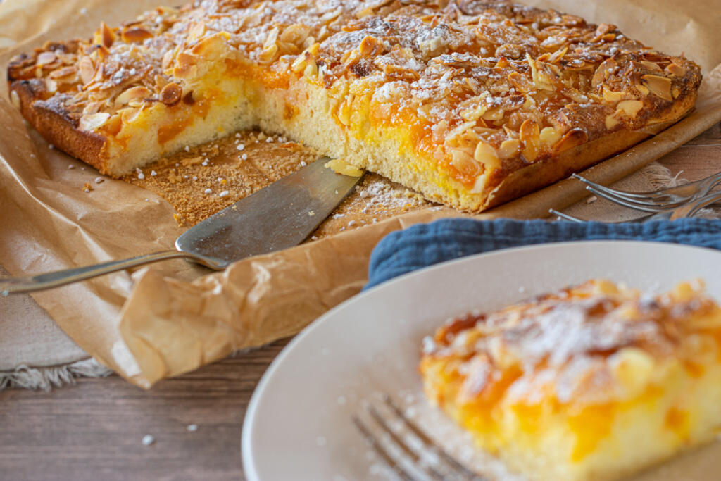 Sheet,Cake,With,Almonds,And,Fruits