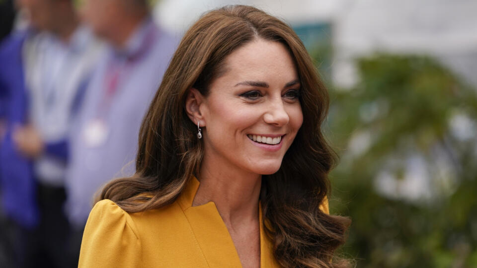 Kate, princezná z Walesu prichádza na návštevu pôrodnice v nemocnici Royal Surrey County Hospital v britskom Guilforde 5. októbra 2022.